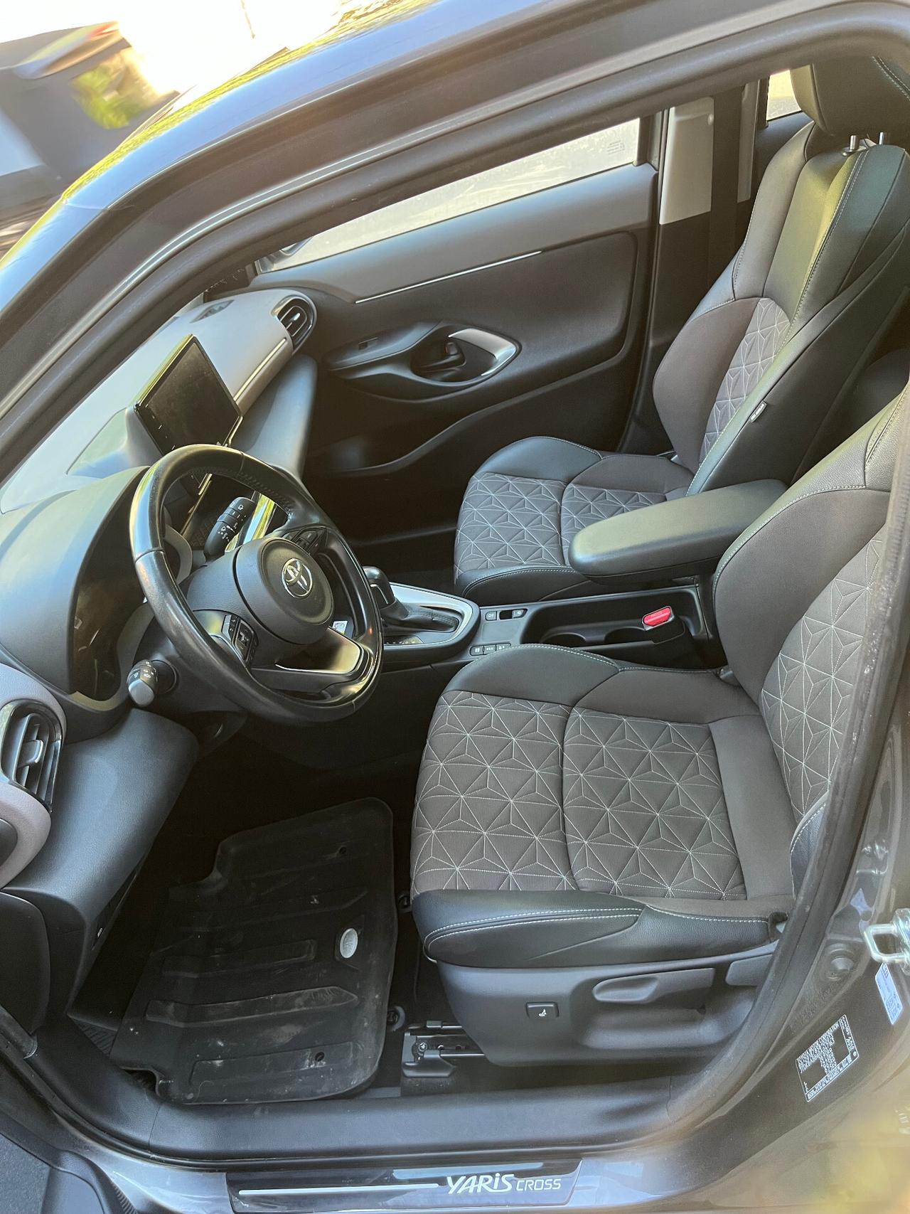 TOYOTA YARIS CROSS 1.5 HYBRID 5 PORTE - GARANZIA TOYOTA
