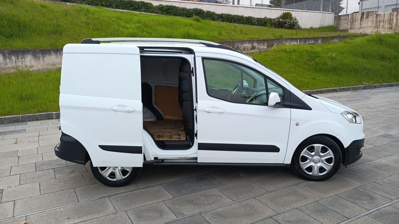 Ford Tourneo Courier 1.5 diesel pari al nuovo