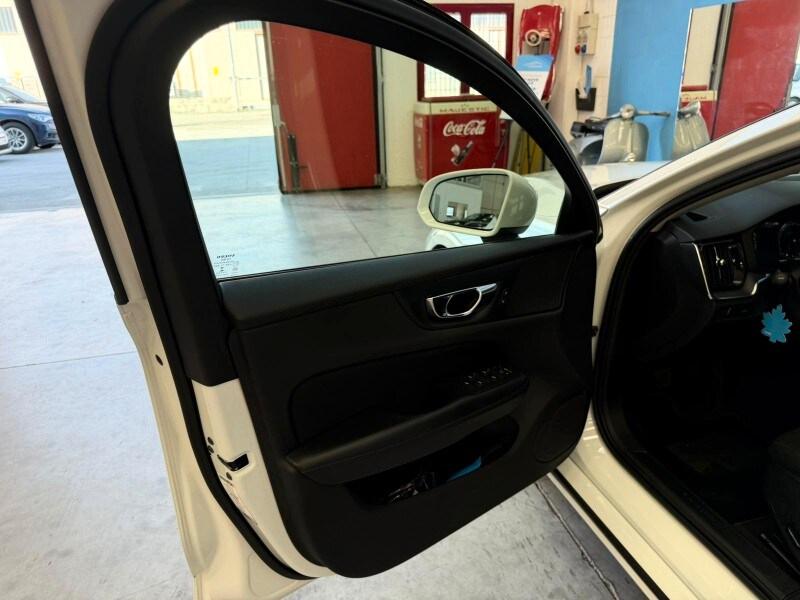 VOLVO V60 (2018-->) V60 D3 Business