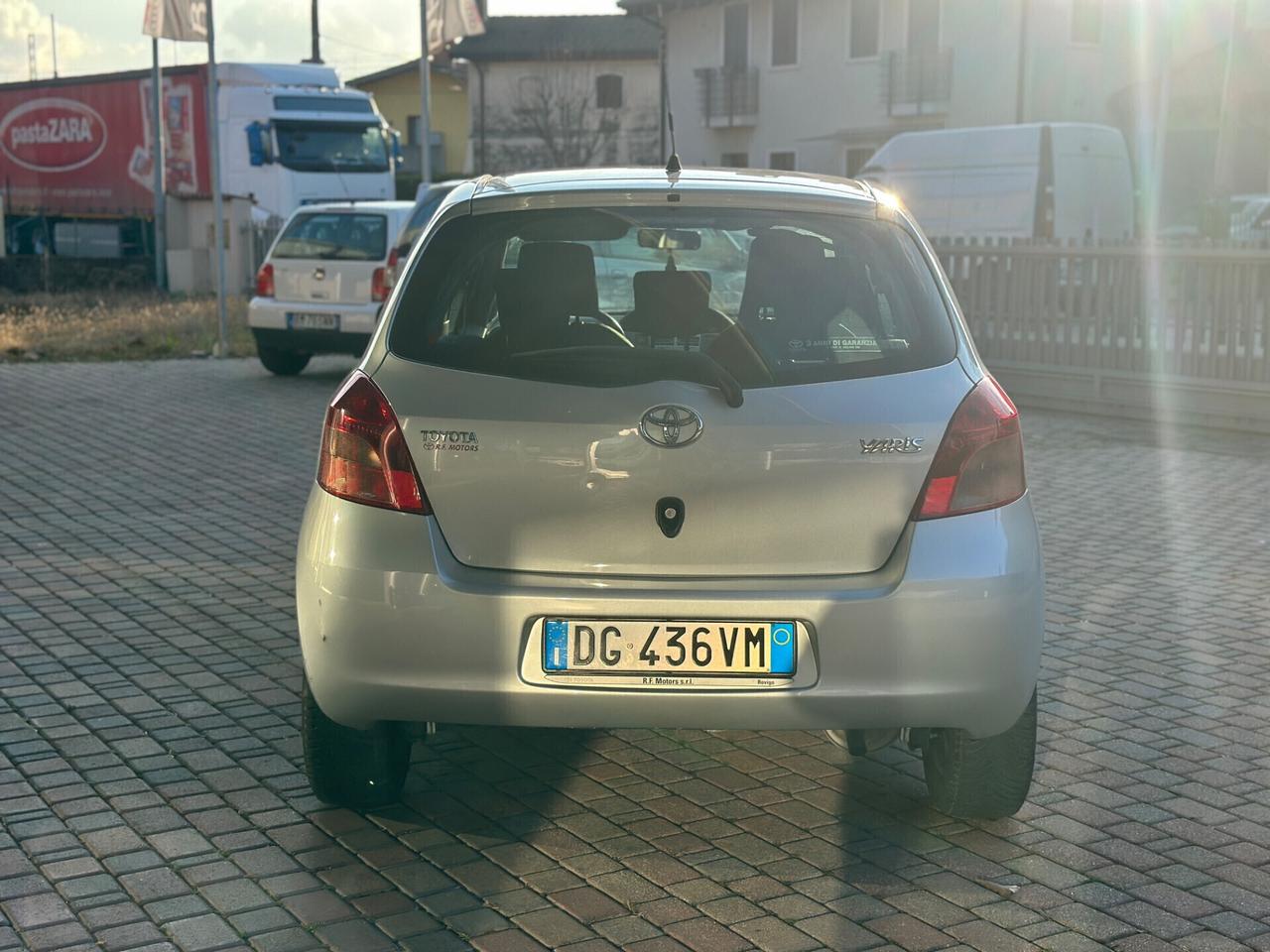 Toyota Yaris 3p 1.0 NEOPATENTATI 140.000 KM !!