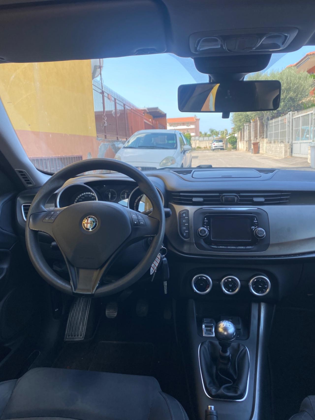 Alfa Romeo Giulietta 1.4 T-Jet GPL 2014 Full