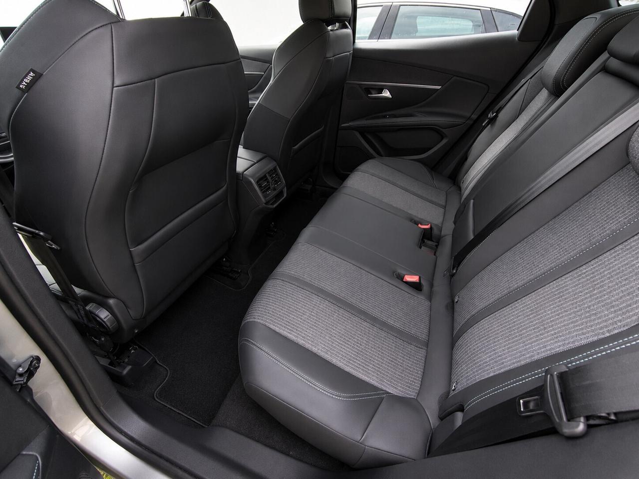 Peugeot 3008 BlueHDi 130 S&S EAT8 Allure