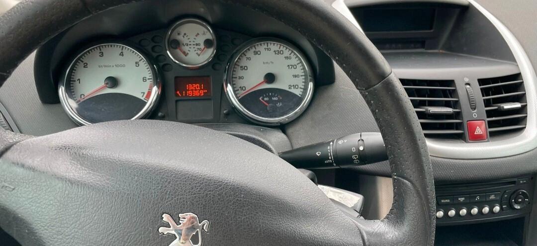Peugeot 207 1.4 8V 75CV 5p. X Line