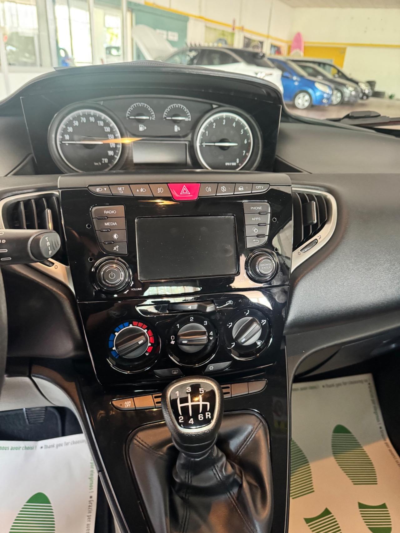 Lancia Ypsilon 1.0 FireFly 5 porte S&S Hybrid Ecochic Gold