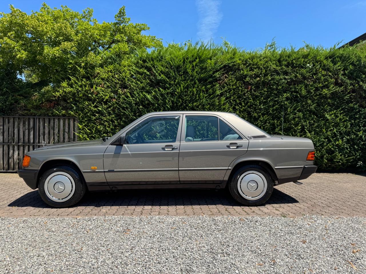 Mercedes-benz 190 2.0 E