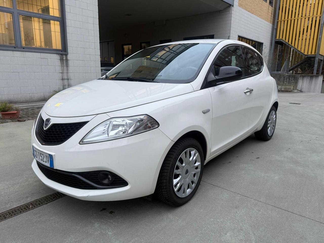 Lancia Ypsilon 1.0 FireFly 5 porte S&S Hybrid Ecochic Gold