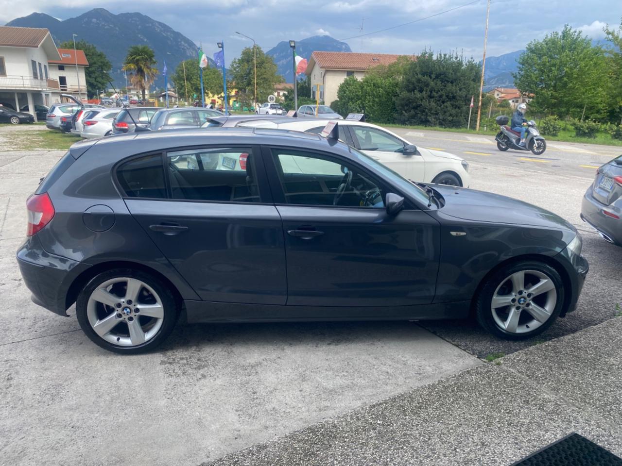 Bmw 118 cat 5 porte Attiva per neo patentati