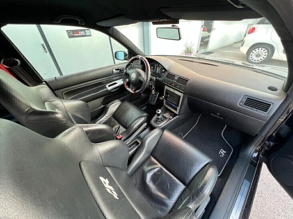 Volkswagen Golf R32
