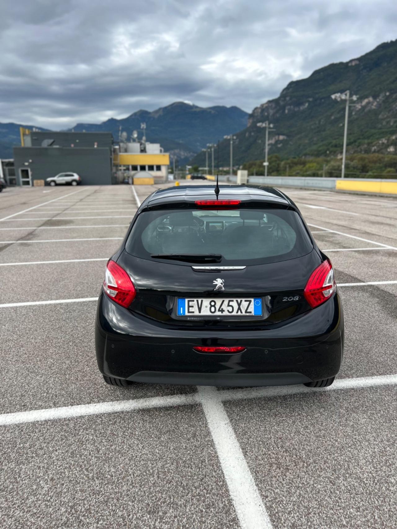 Peugeot 208 1.4 HDi 68 CV Active Neopatentati