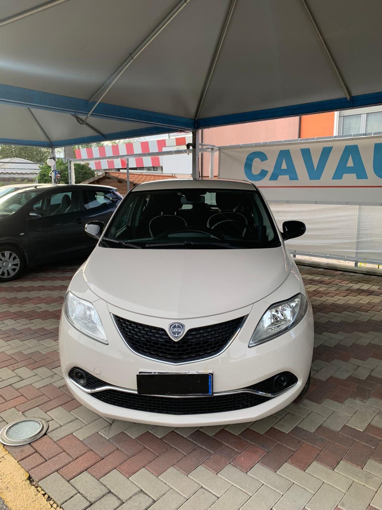 Lancia Ypsilon 1.2 69 CV 5 porte Gold stupenda 5 posti