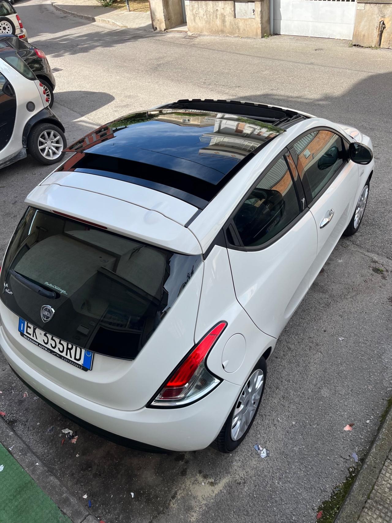 LANCIA YPSILON 5P CON TETTO PANORAMICO APRIBILE