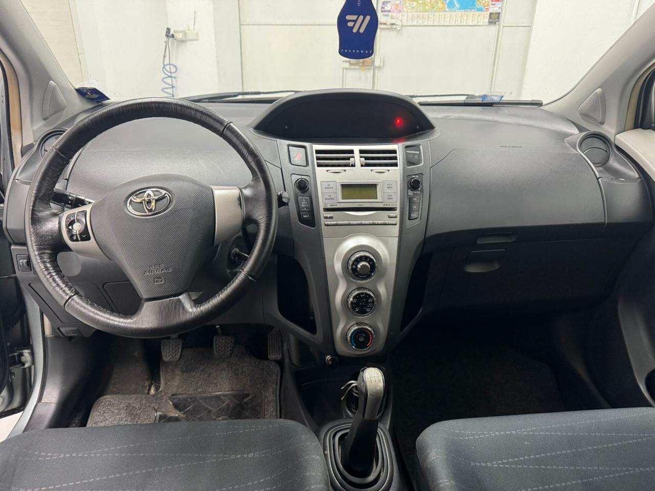 Toyota Yaris 1.0 5 porte Sol