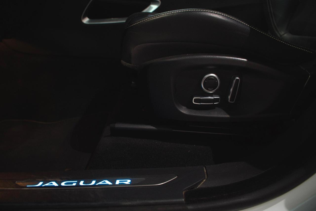 Jaguar F-Pace 2.0 250 CV AWD aut. R-Sport