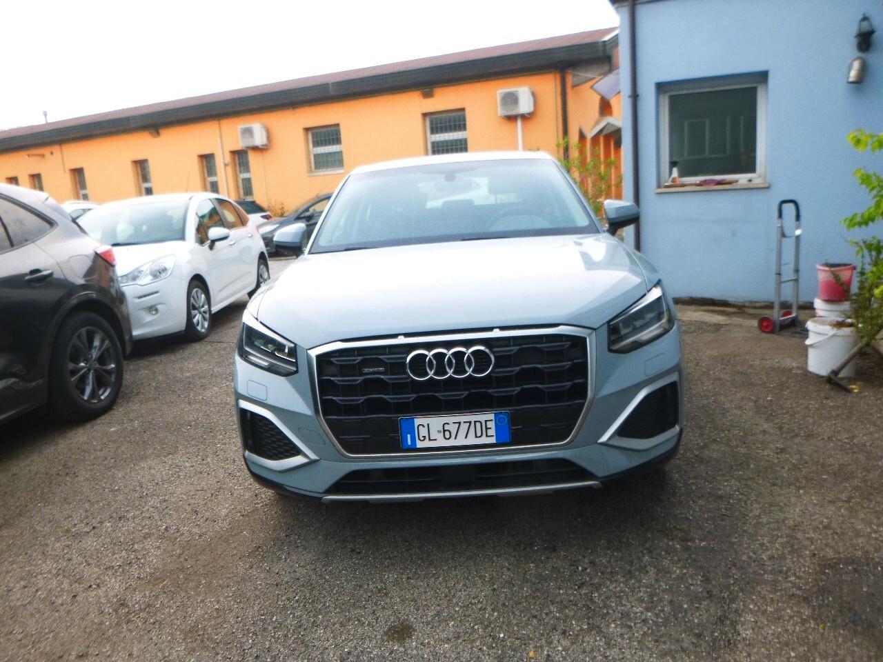 Audi Q2 35 TDI quattro S tronic Identity Black