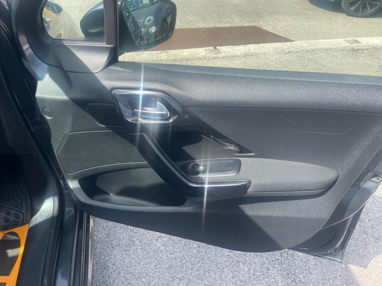 PEUGEOT 208 1.2 BENZINA 82 (CV) 2015
