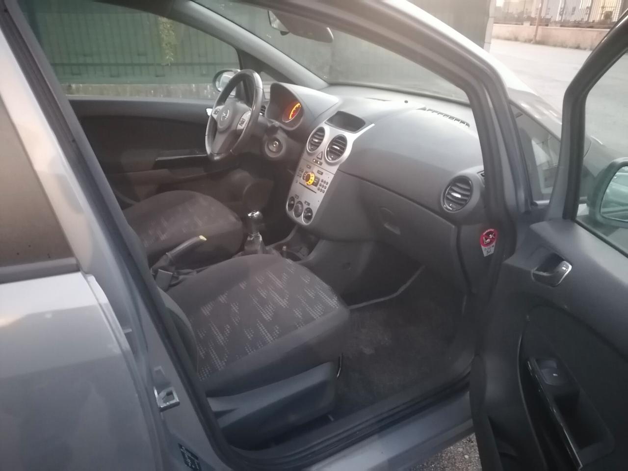 OPEL CORSA 1.2 5 Porte Club 63KW 2011