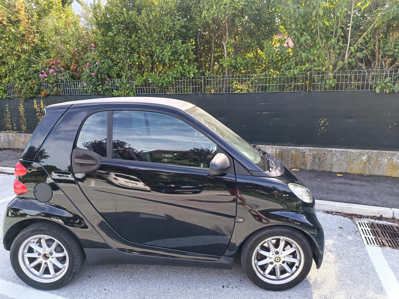 Smart ForTwo 1000 52 kW MHD coupé pure