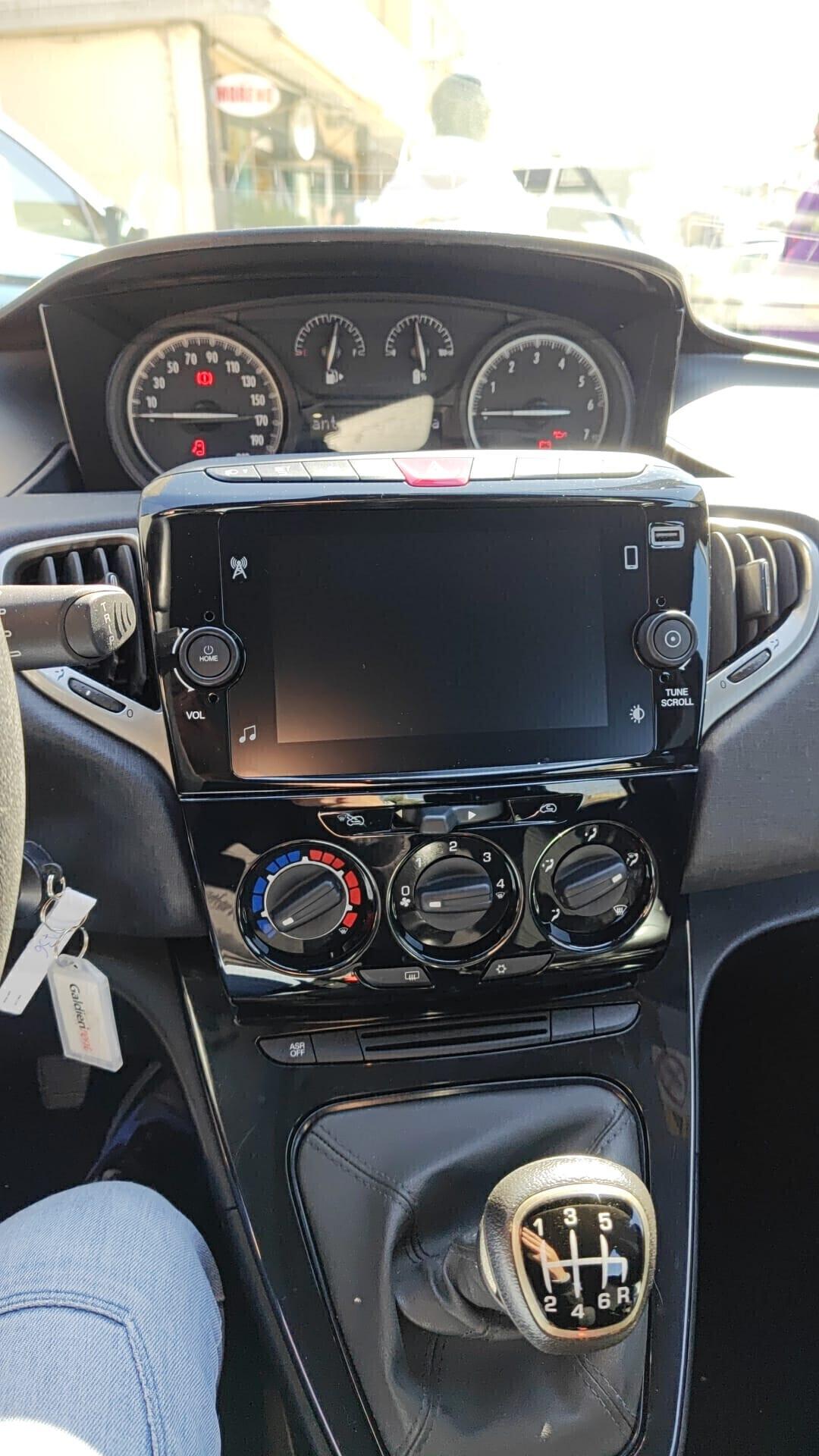 Lancia Ypsilon 1.0 HYBRID GOLD 5 porte CONSUMI RIDOTTI