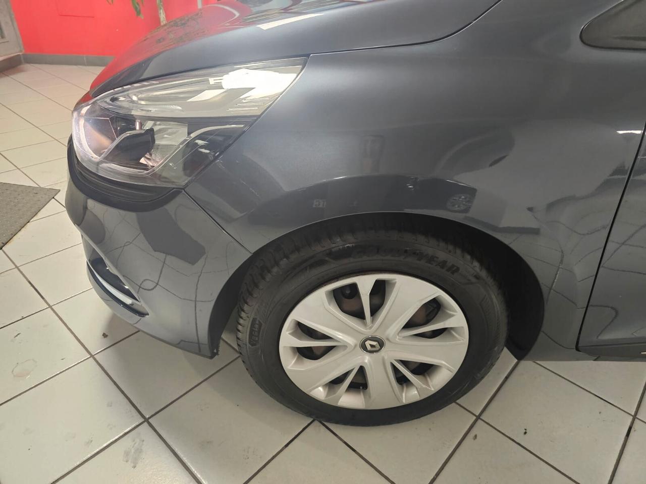 Renault Clio TCe 12V 75 CV 5 porte Moschino Intens