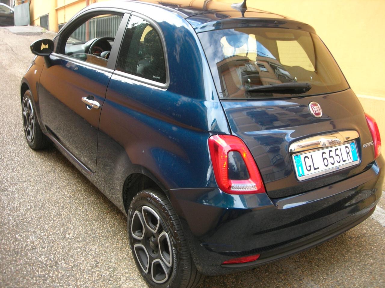 Fiat 500 1.0 Hybrid Red