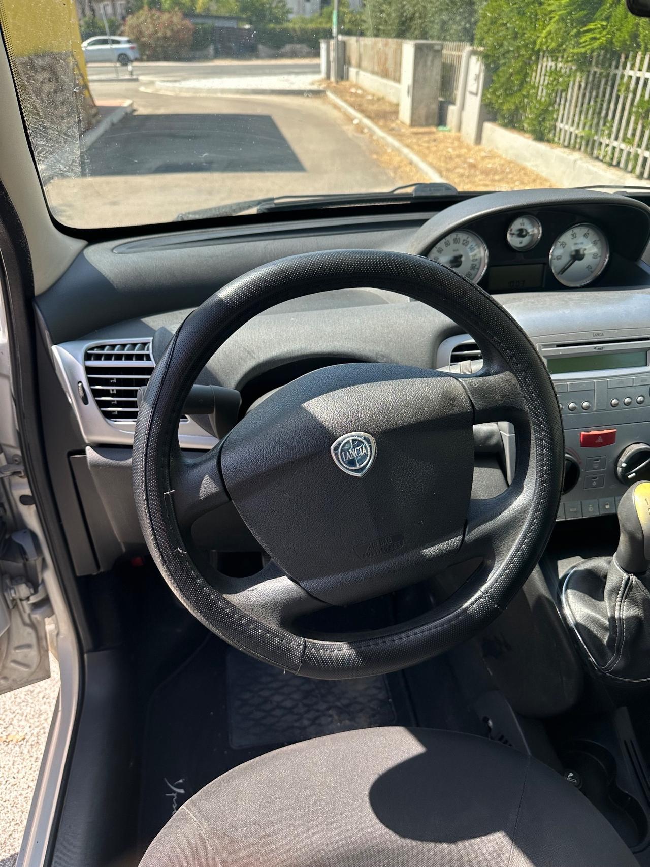 Lancia Ypsilon 1.3 MJT 75 CV Platino NEOPATENTATI PRONTA CONSEGNA