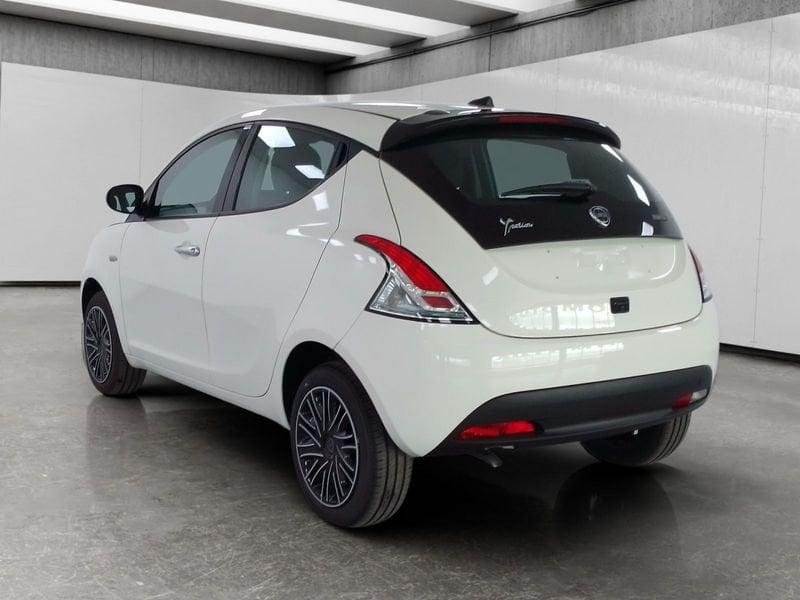Lancia Ypsilon 1.0 firefly hybrid Gold s&s 70cv