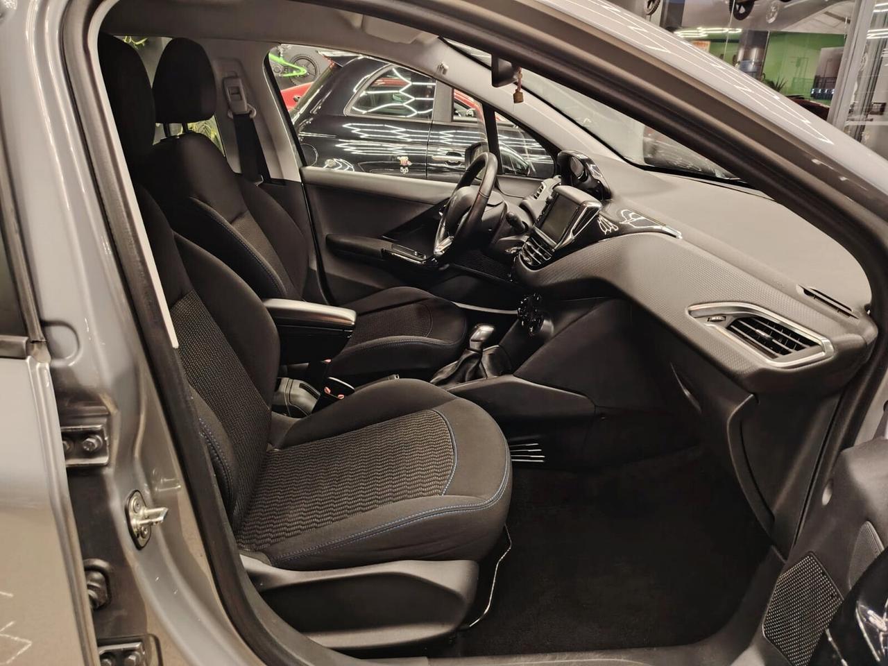 Peugeot 208 BlueHDi 100 S&S 5 porte Signature