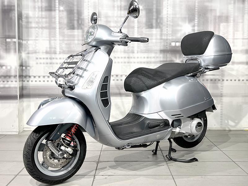 Piaggio Vespa GTS 250