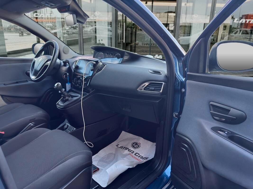 Lancia Ypsilon III 1.0 firefly hybrid Gold s&s 70cv Con CARPLAY