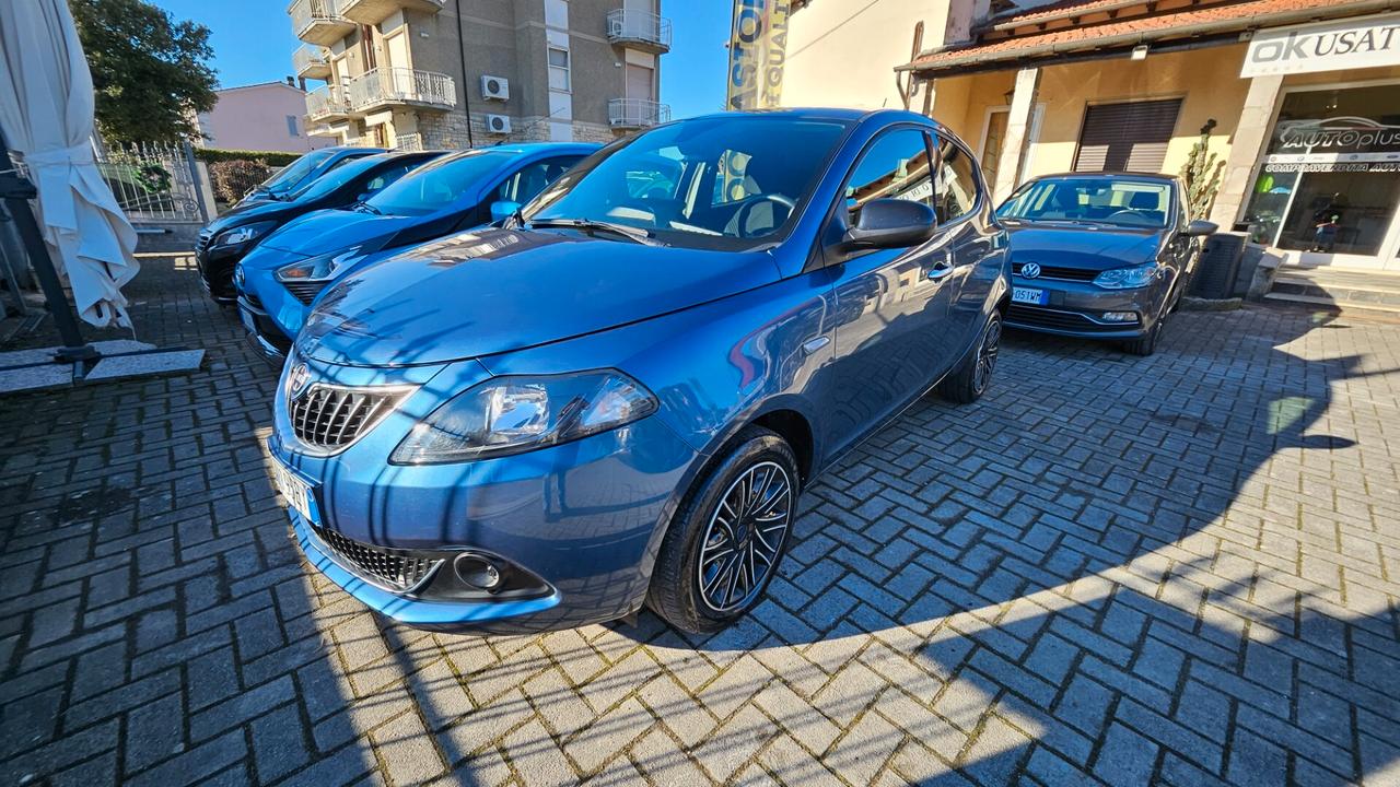 Lancia Ypsilon 1.0 FireFly 5 porte S&S Hybrid Ecochic Gold