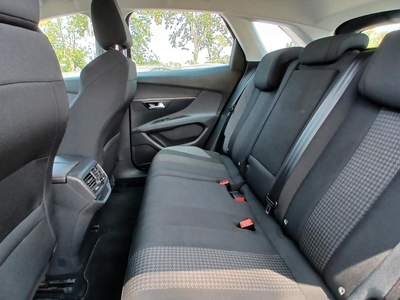 Peugeot 3008 BlueHDi 130 S&S EAT8 Business