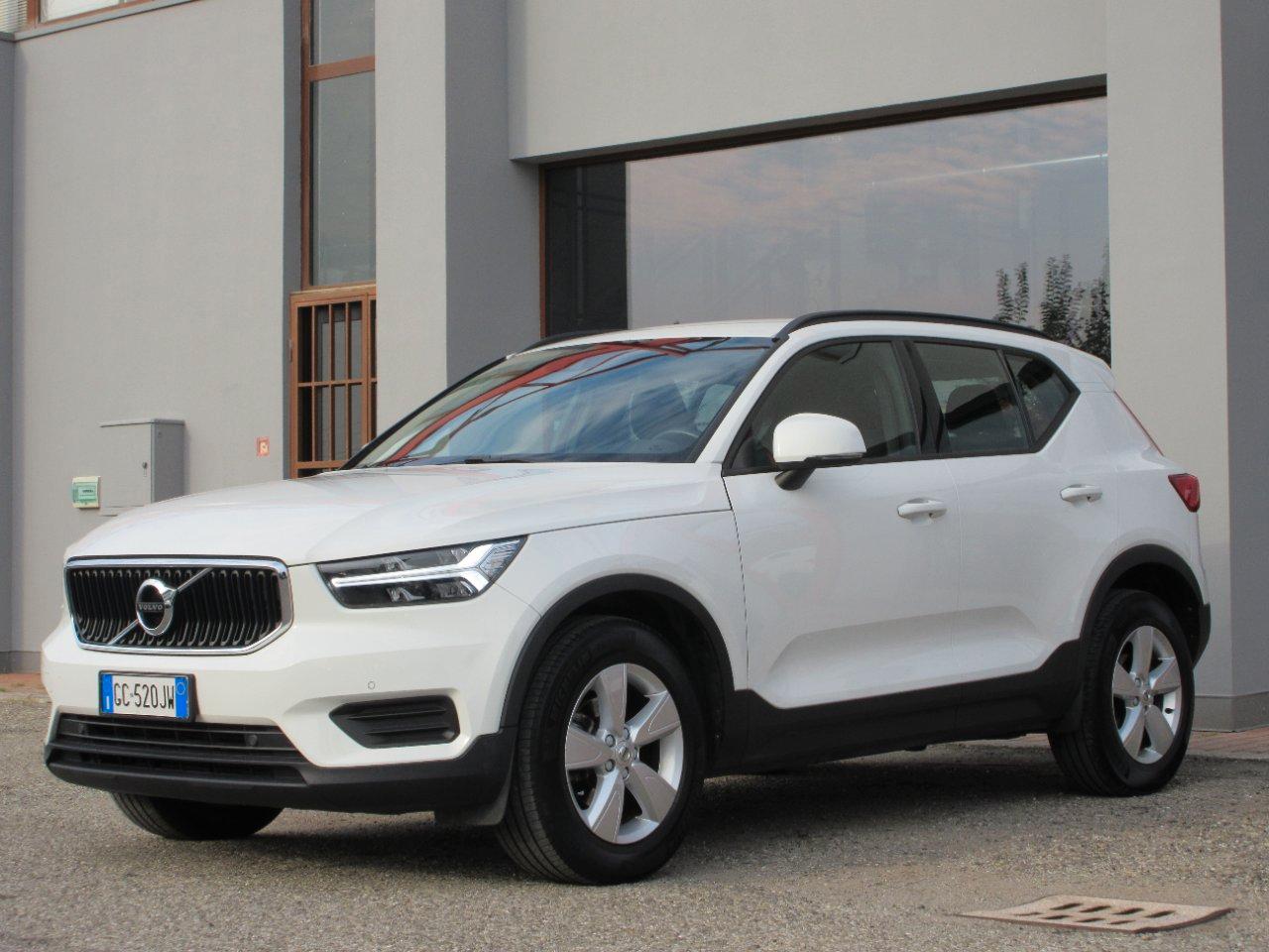 Volvo XC40 2.0 d3 Momentum Core auto