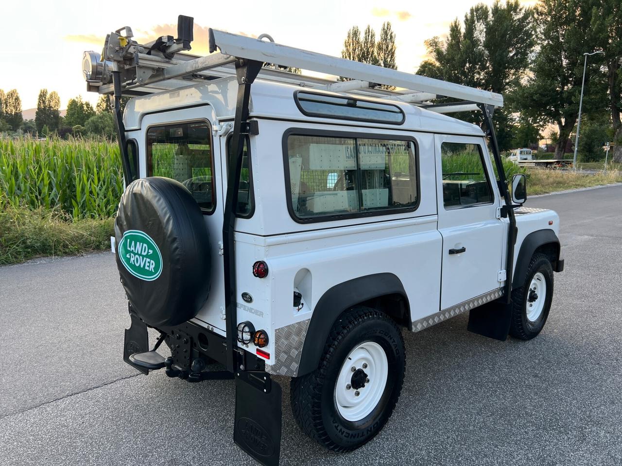 Land Rover Defender 90 2.2 TD4 Station Wagon E N1
