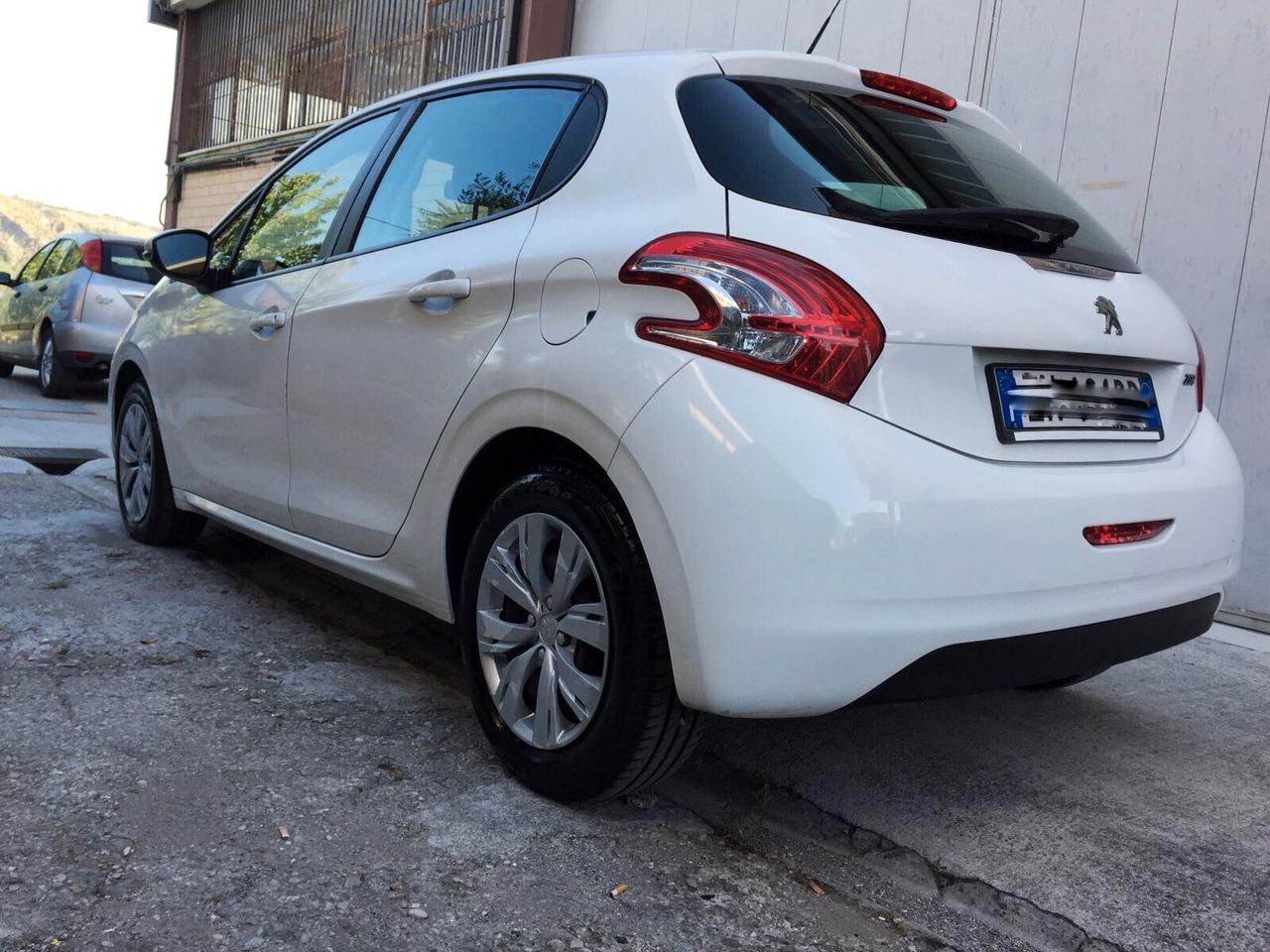 Peugeot 208 1.4 HDi 68 CV 5 porte Allure