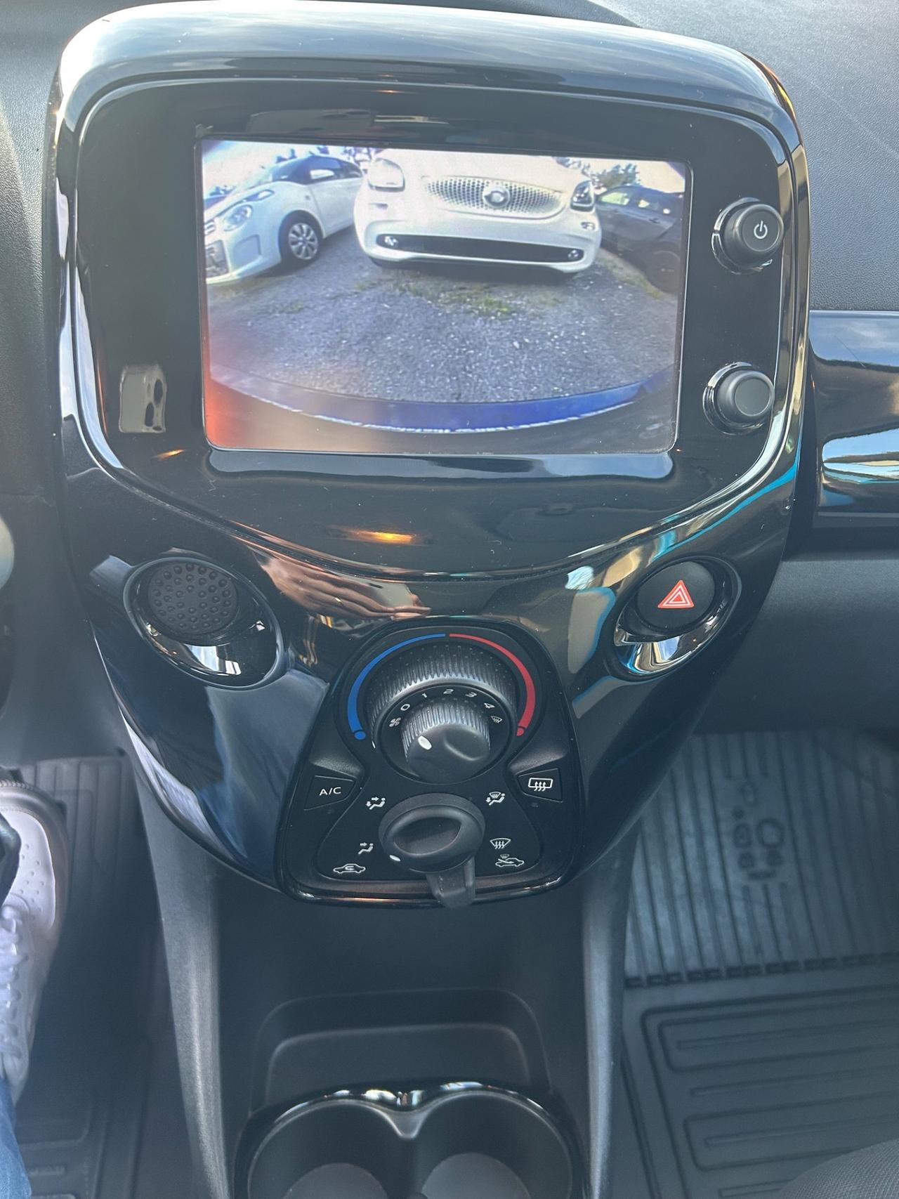 Toyota Aygo 1.0 VVT-i 69 CV 5 porte x-pure