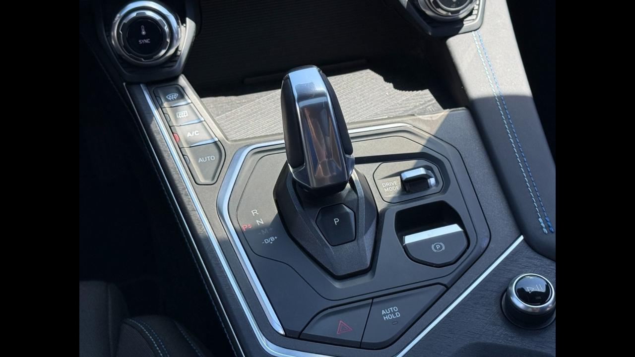 Lynk & Co 01 - 01 1.5 td phev auto