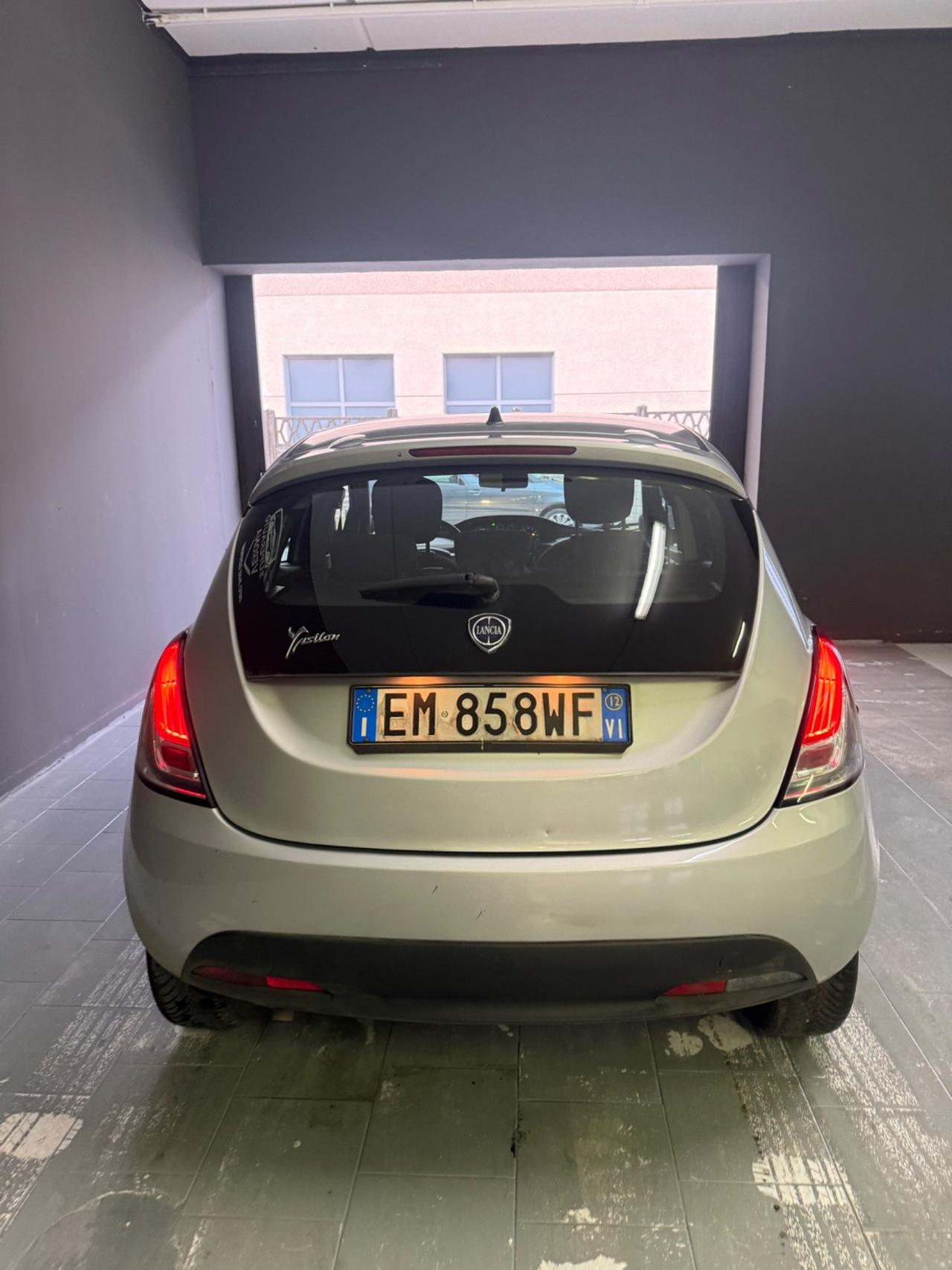 Lancia Ypsilon 1.2 69 CV 5 porte GPL Ecochic Silver
