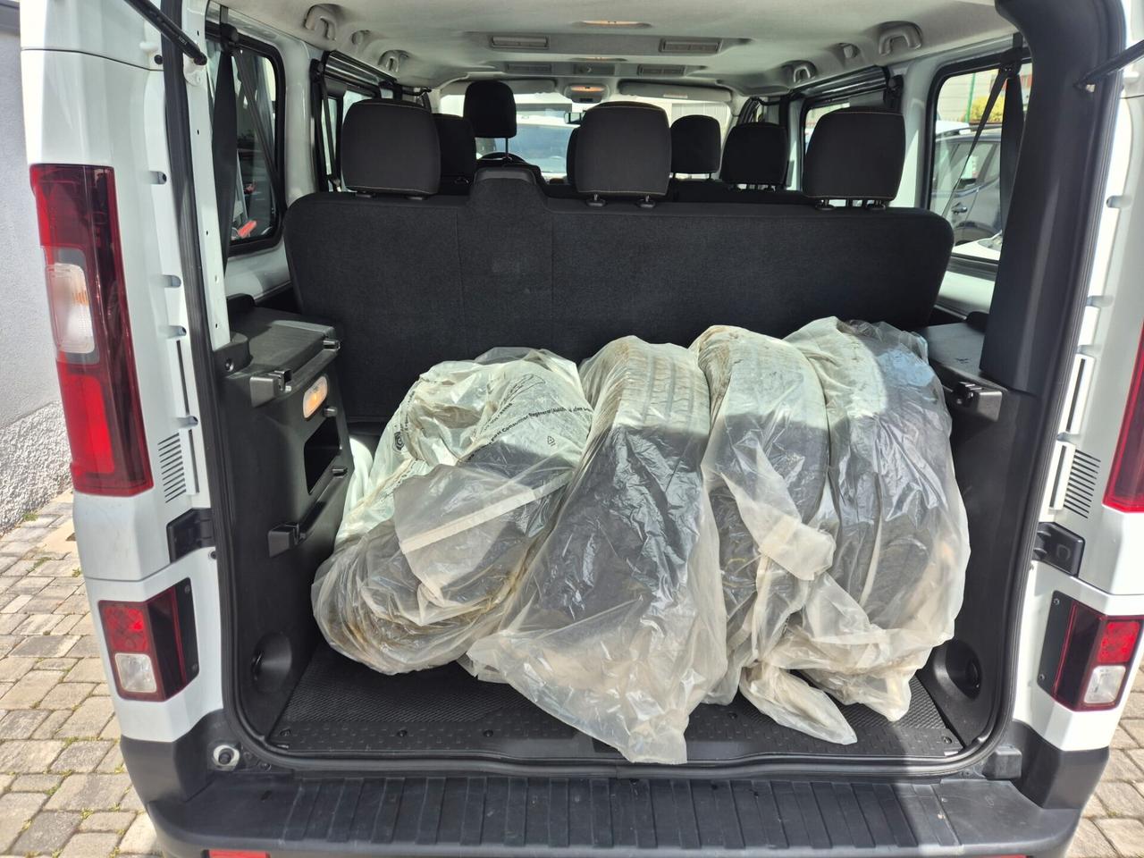Renault Trafic EXPRESSION DCI 120CV - 9 POSTI - GANCIO TRAINO