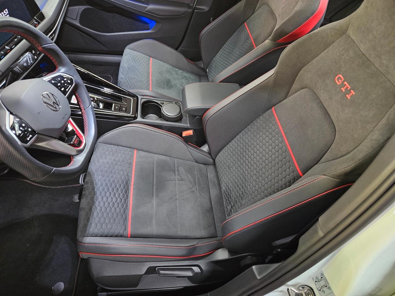 Volkswagen Golf GTI 2.0 TSI CLUBSPORT 300 CV - TETTO - IQ LIGHT - 19