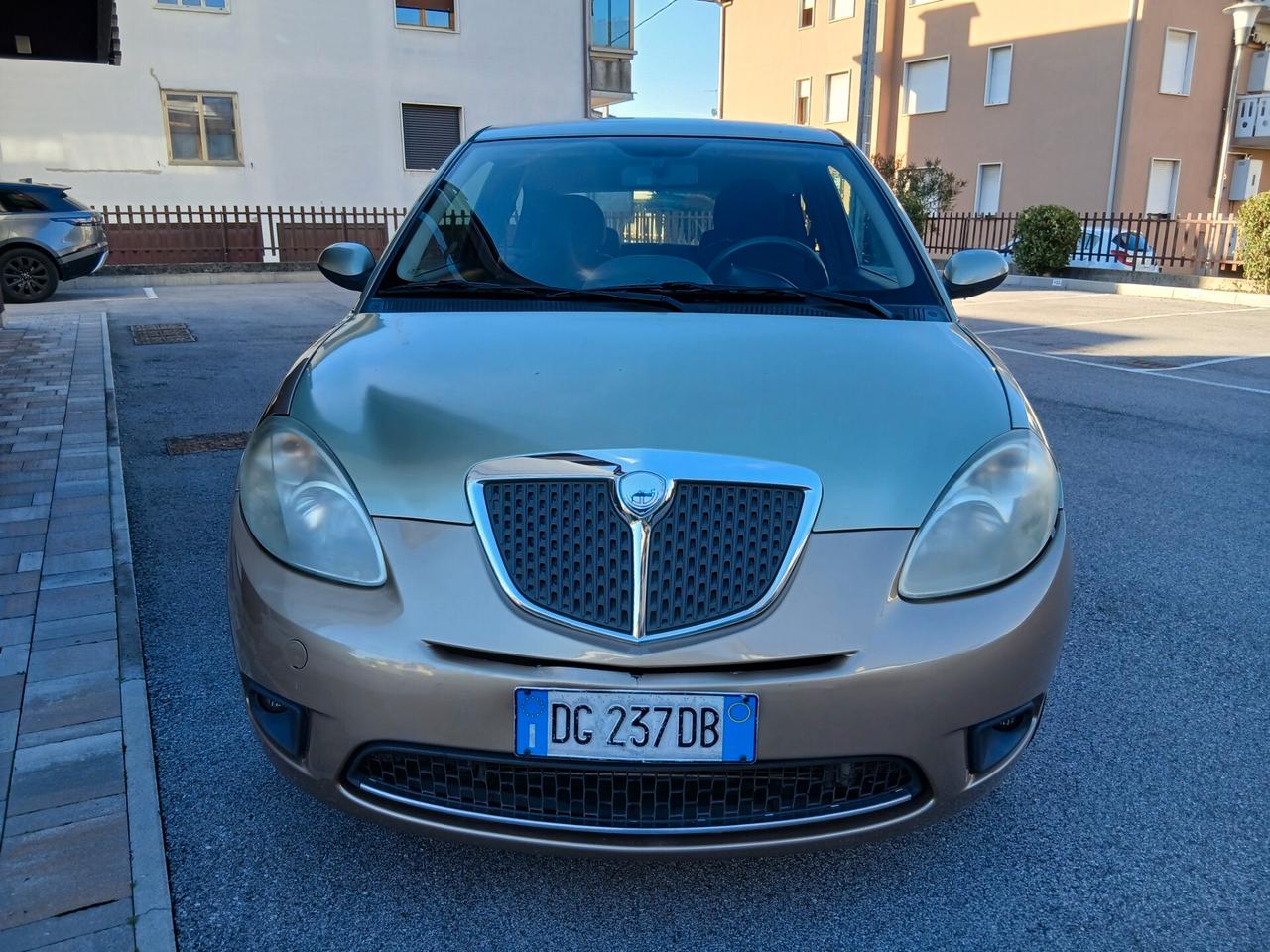 Lancia Ypsilon 1.2 Argento pronta consegna OK per neopatentati