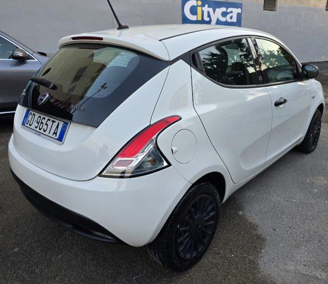 LANCIA Ypsilon 1.0 FireFly 5 porte S&S Hybrid Ecochic Silver