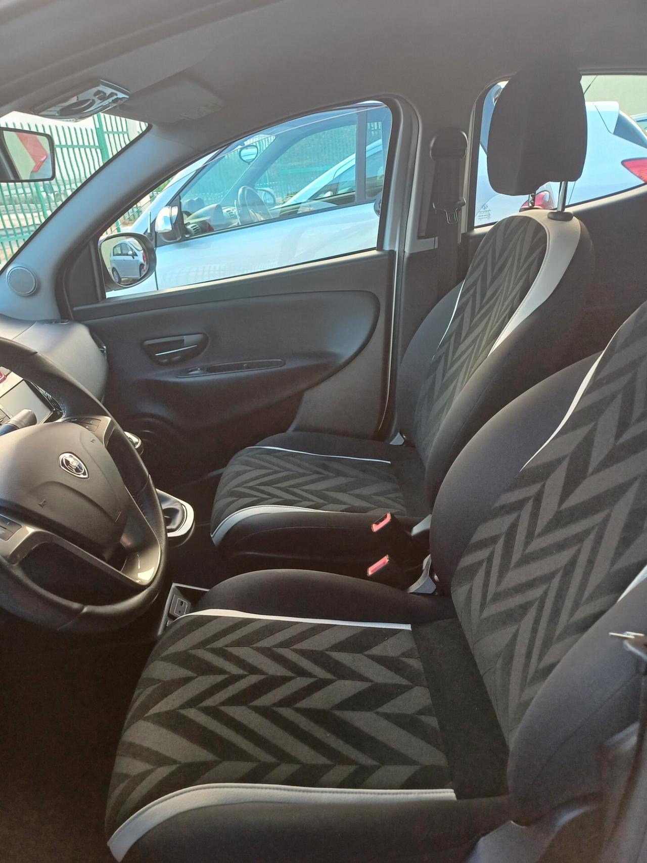 Lancia Ypsilon 1.2 69 CV 5 porte Gold