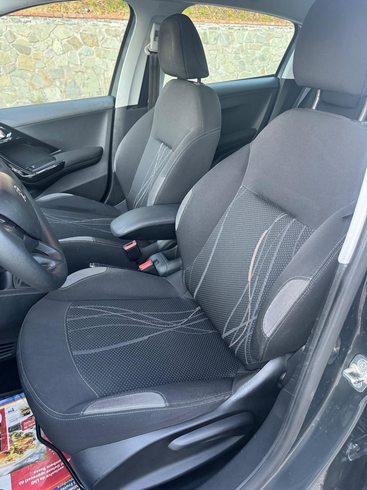 Peugeot 208 1.2 82Cv PureTech 2012