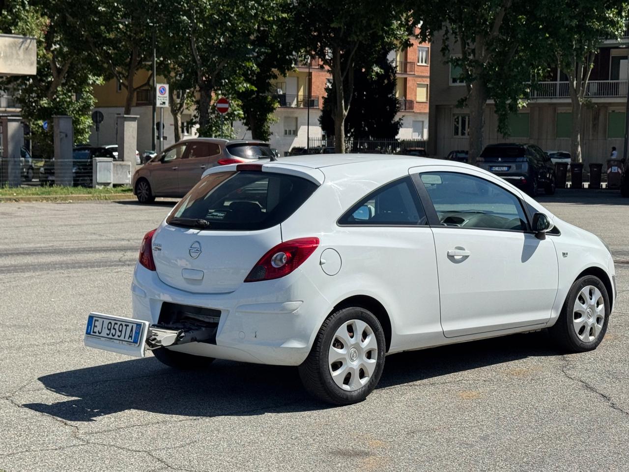 Opel Corsa 1.2 3 porte b-color