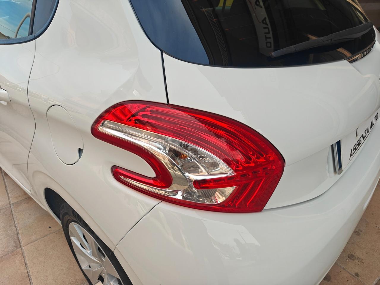 Peugeot 208 1.2 VTi Active Ok neop
