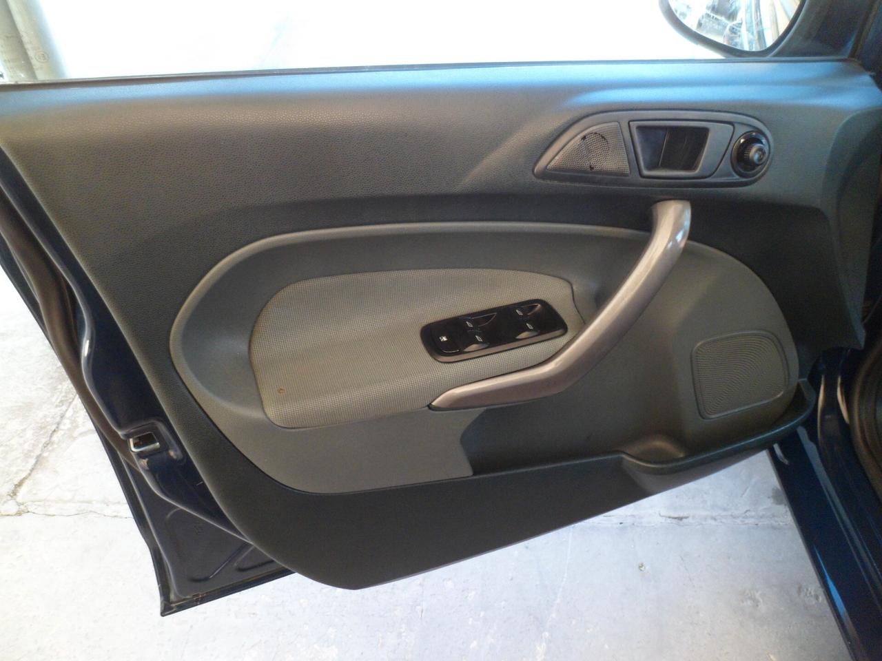 FORD Fiesta 1.4 tdci 68cv neopatentati 5p 10