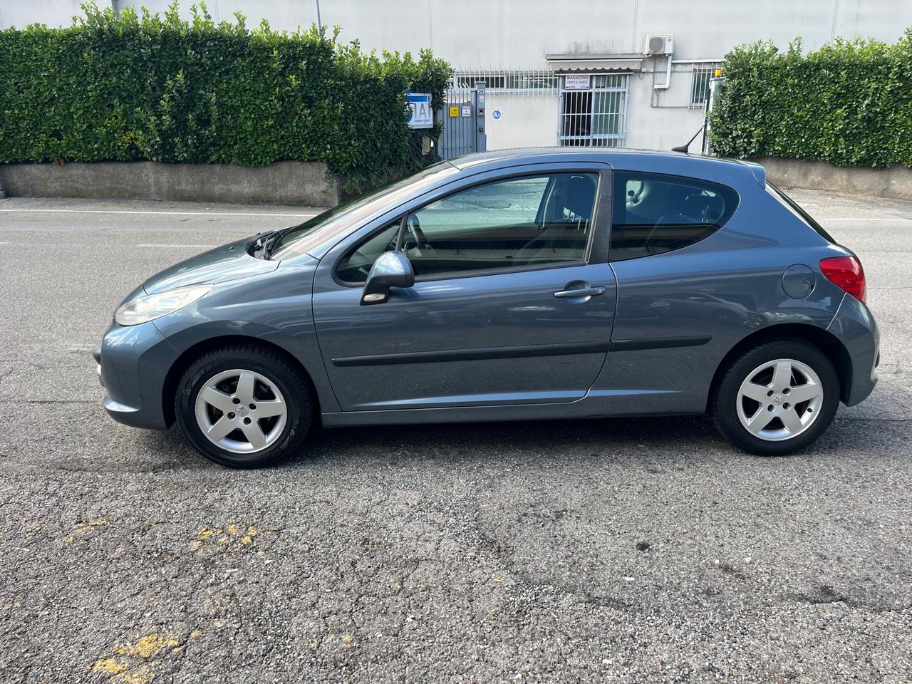 Peugeot 207 1.4 88CV 3p. ONE Line