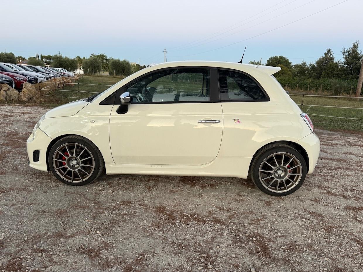 Abarth 500 1.4 Turbo T-Jet Custom