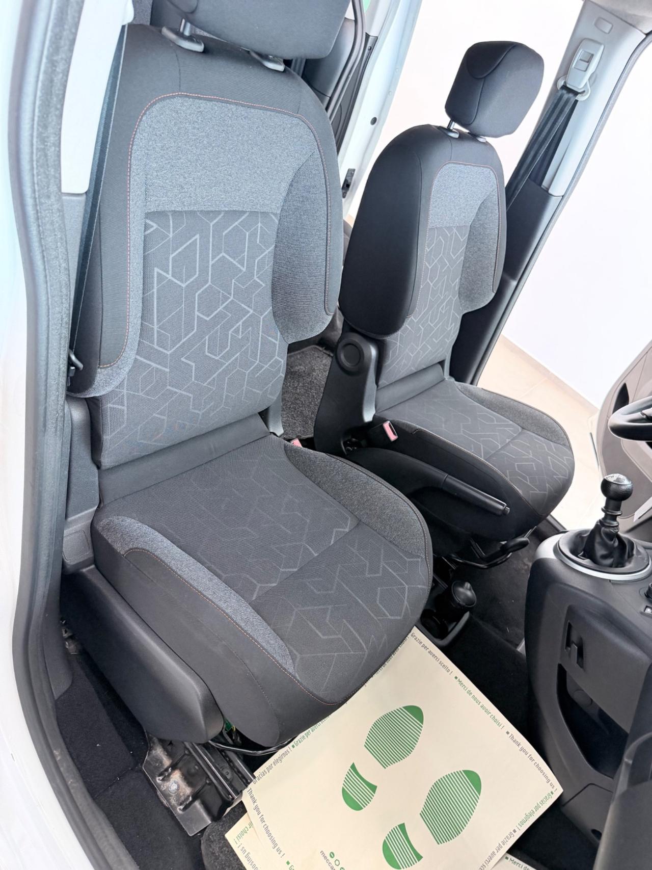 Peugeot Partner Tepee BlueHDi 120 S&S Outdoor
