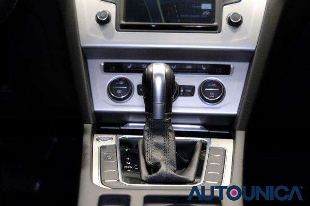 VOLKSWAGEN Passat Variant 1.6 TDI SCR DSG R-LINE BMT